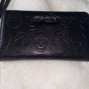 Betsey Johnson skull  zip wallet/wristlet. ☠️